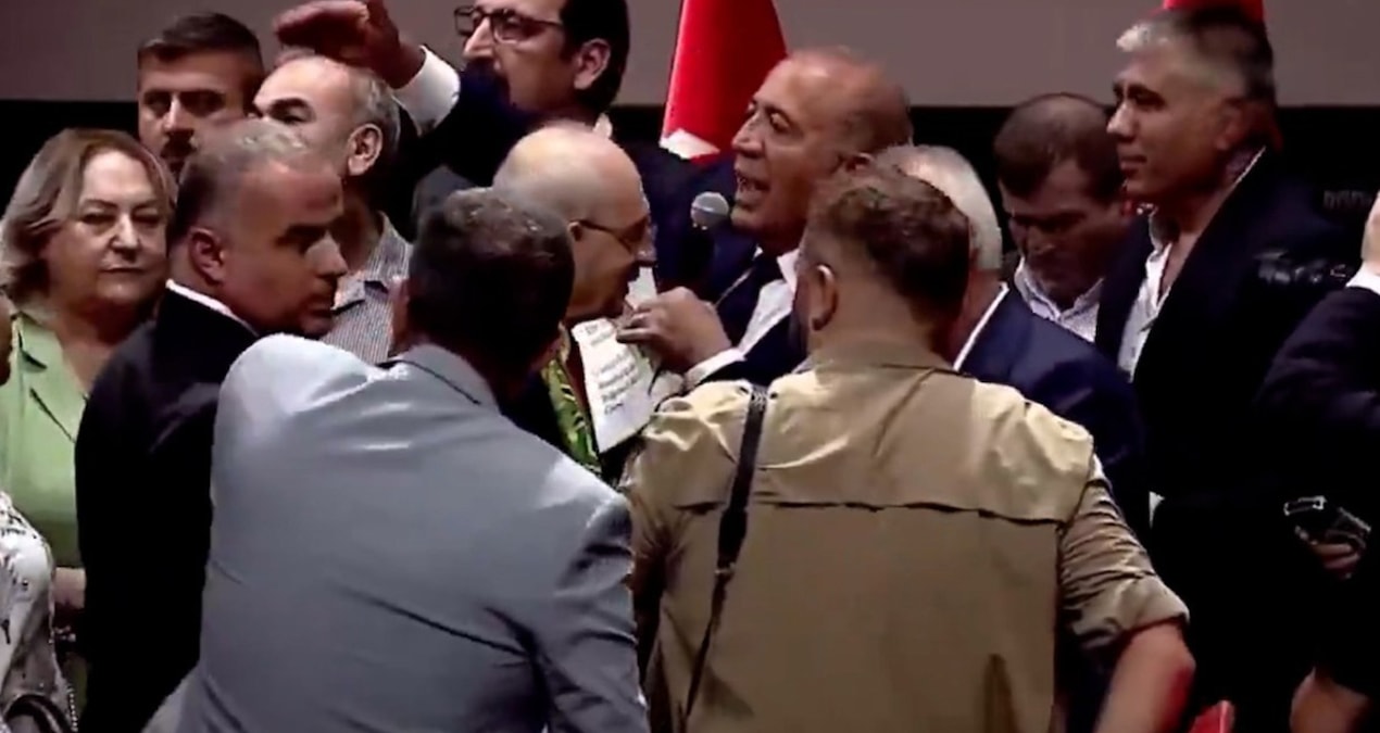 Gursel tekin sahneye cikti kilicdaroglunun yaninda firca atti ne isiniz var burada 2dcEvMNX